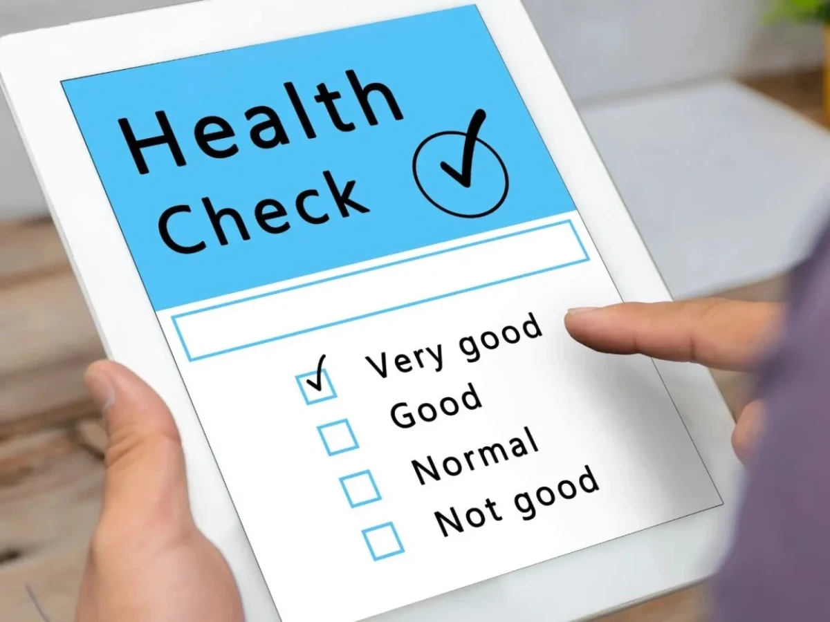 Person on a tablet reading a health check evaluation saying very good.